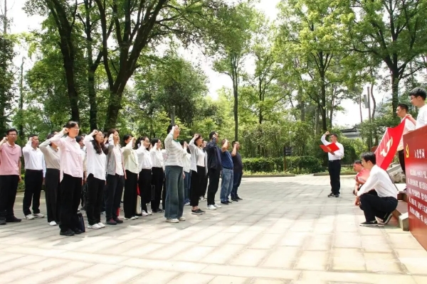 市委黨校開展“循跡溯源學(xué)黨紀(jì) 勤廉并重促踐行”主題黨日活動